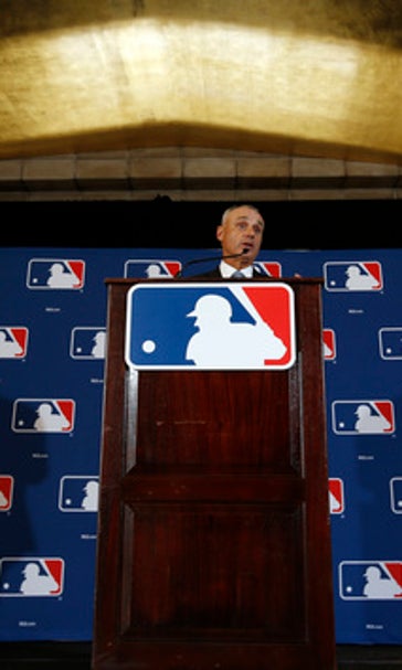 Manfred closer to final decision on domestic violence cases